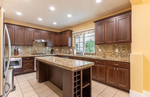 Milpitas House | Remarkable Milpitas 4BR w/Garage, nr Mall & Dining, by Blueground
