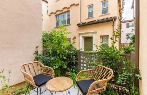 Milpitas House | Remarkable Milpitas 4BR w/Garage, nr Mall & Dining, by Blueground