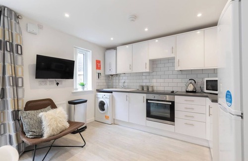 Cheltenham House | Rembridge Court · Modern 4 Bedroom 4 Bathroom Home in Cheltenham