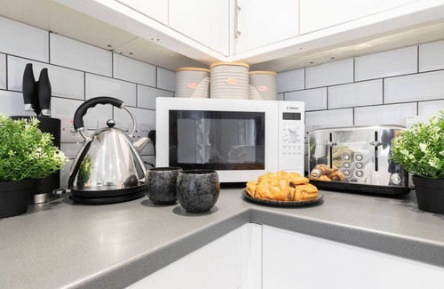 Cheltenham House | Rembridge Court · Modern 4 Bedroom 4 Bathroom Home in Cheltenham