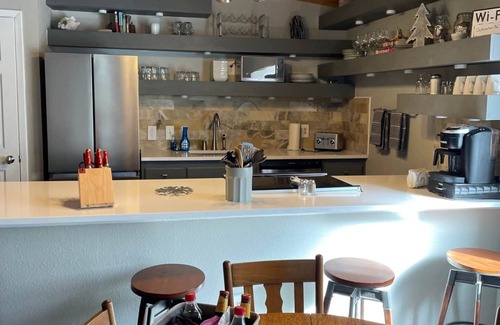 Angel Fire Condo | Remodel Spacious -vaulted 1100 sqft two blocks from slopes-w/d in unit.