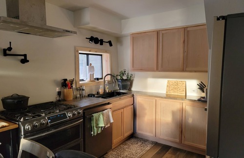 Black Hawk House | Remodeled 1940's cabin gateway to Golden Gate State park. Cozy and pet friendly