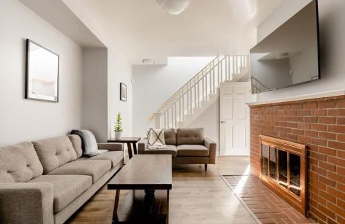 Richmond House | Remodeled 2BR - Walk to Coffee Bars & More