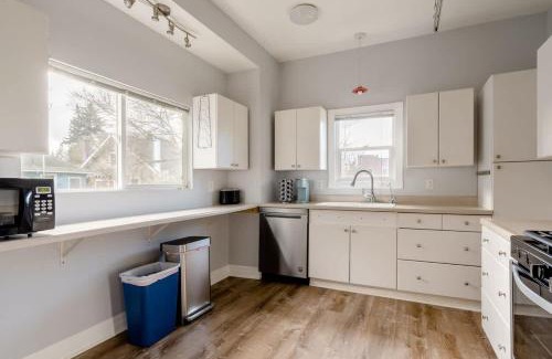 Richmond House | Remodeled 2BR - Walk to Coffee Bars & More