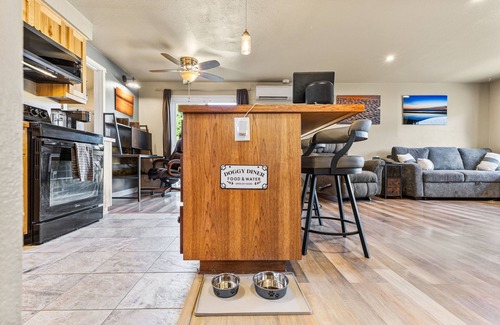 Albany House | Remodeled Albany 1BDRM, modern, pet friendly fenced yard, work station, laundry!