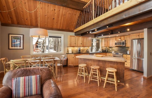 Carnelian Bay Ski Chalet | Remodeled Cabin - Walk to Beach, Hot Tub