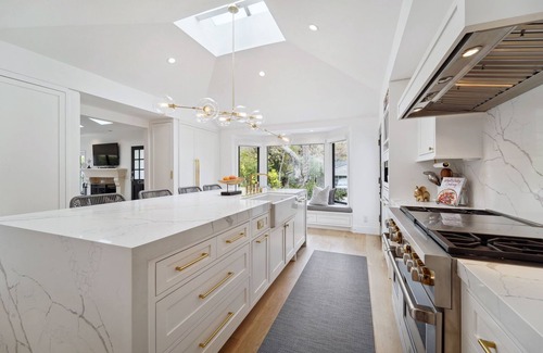 Pacific Palisades House | Remodeled Charming Pacific Palisades Home with Pool/Spa