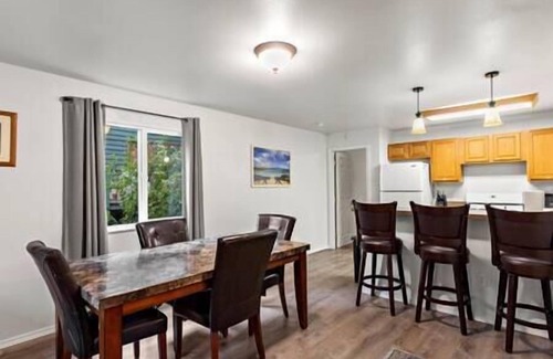 Alyeska House | Remodeled Duplex - Lower Level - Close to Ski Lifts