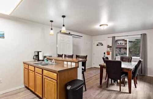 Alyeska House | Remodeled Duplex - Lower Level - Close to Ski Lifts