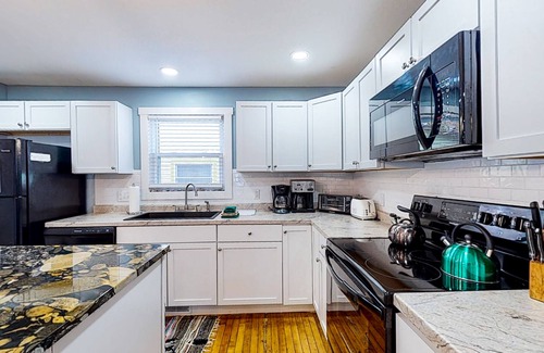 Empire House | Remodeled farmhouse near downtown with a firepit, central AC & washer/dryer,