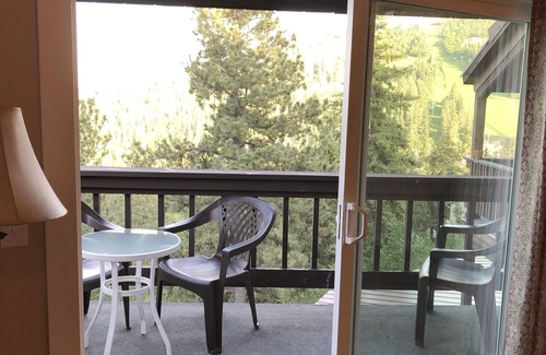 Lead Condo | Remodeled Fully Furnished Barefoot Resort Condo at Terry Peak South Dakota!