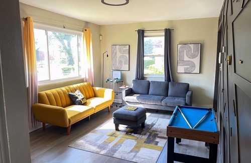 Capitol Heights House | Remodeled historical cottage w/wifi and fire pit, super close to DC Entire Home