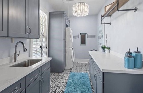 Monticello Cottage | Remodeled Historic home w/ hot tub 1 block from downtown! 30 minutes to FSU!