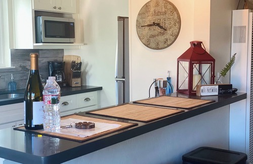 Los Gatos Apartment | Remodeled in Los Gatos, walking to TraderJoes and parks, minutes to downtown.