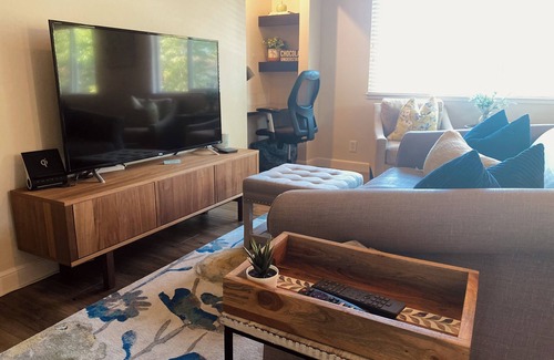 Los Gatos Apartment | Remodeled in Los Gatos, walking to TraderJoes and parks, minutes to downtown.