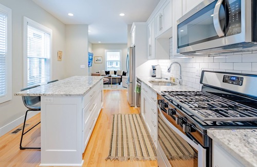 Southmoreland House | Remodeled KC Getaway: Home Away from Home!