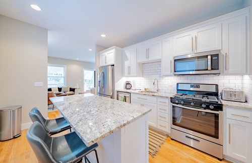 Southmoreland House | Remodeled KC Getaway: Home Away from Home!