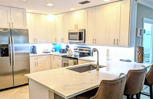 Bonita Springs House | Remodeled Lakefront Pool Home, Privacy, screened Lanai, Bicycles, close to Beach