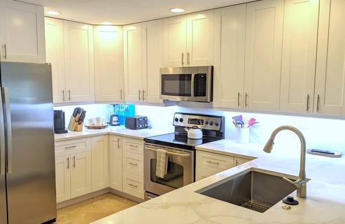 Bonita Springs House | Remodeled Lakefront Pool Home, Privacy, screened Lanai, Bicycles, close to Beach