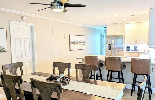 Bonita Springs House | Remodeled Lakefront Pool Home, Privacy, screened Lanai, Bicycles, close to Beach