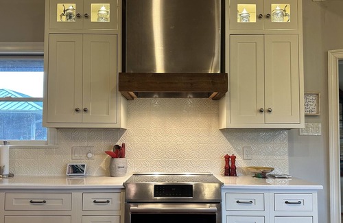 Benton Other | Remodeled log cabin close to outdoor activities with plenty of room to entertain