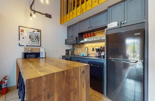Red River Condo | Remodeled Main Street condo with balcony & fireplace - walk to lifts and dining