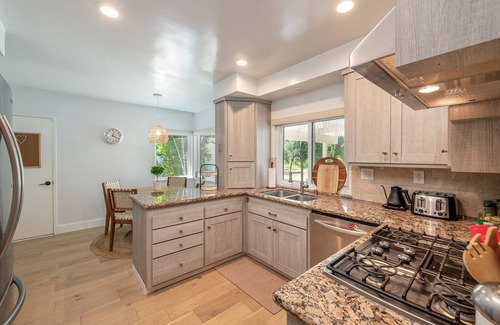 Thousand Oaks House | Remodeled Oasis Retreat w/Pool & Jacuzzi.