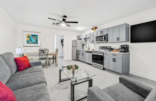 Madeira Beach Apartment | Remodeled Pet Friendly Condo, 1 Block to Beach Access, Walkable to Restaurants! Fall Promo for Mondays & Thursdays!