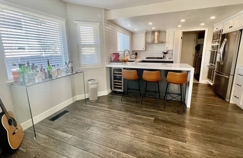 Petaluma House | Remodeled pet friendly holiday house, central to wine and coast!
