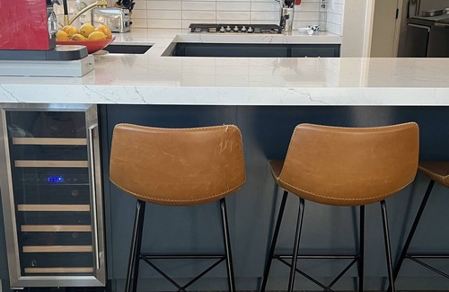 Petaluma House | Remodeled pet friendly holiday house, central to wine and coast!