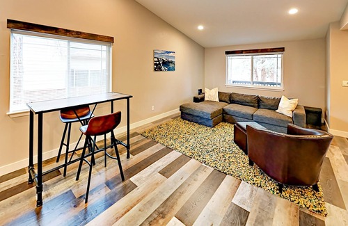 Southwest Bend House | Remodeled Ranch near Old Mill District