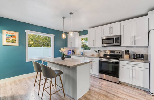 South Salt Lake House | Remodeled & Spacious! KingBeds, HotTub, Firepit, GameRm, HugeBackyard, Mtn Views