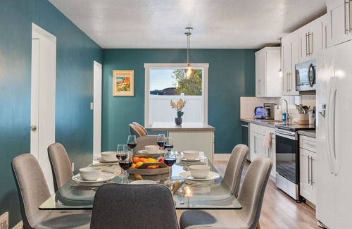 South Salt Lake House | Remodeled & Spacious! KingBeds, HotTub, Firepit, GameRm, HugeBackyard, Mtn Views