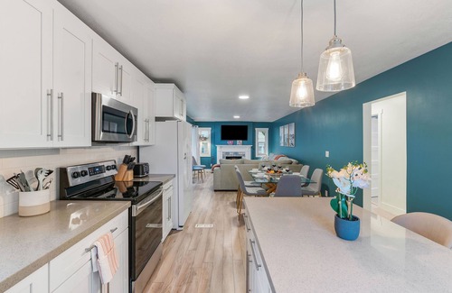South Salt Lake House | Remodeled & Spacious! KingBeds, HotTub, Firepit, GameRm, HugeBackyard, Mtn Views