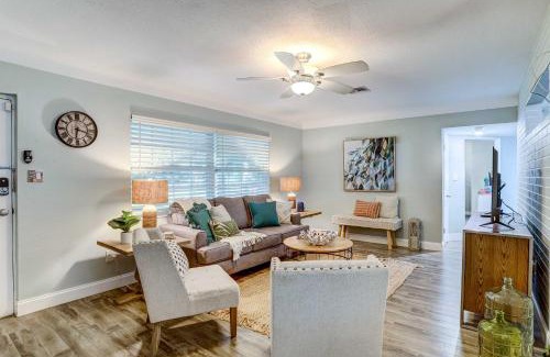 South Pinellas Community Council House | Remodeled St Petersburg Retreat with Hot Tub!