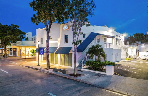 South Miami House | Remodeled Studio's in Downtown South Miami ~ Free Cable and WiFi