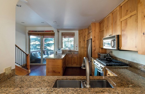 Warm Springs House | Remodeled townhome 3 min to ski + central Ketchum
