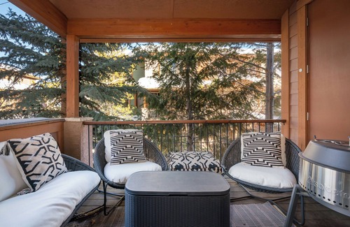 Warm Springs House | Remodeled townhome 3 min to ski + central Ketchum