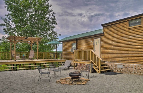 Oak Grove Cabin | Remote Cabin Getaway - Steps to Table Rock Lake!