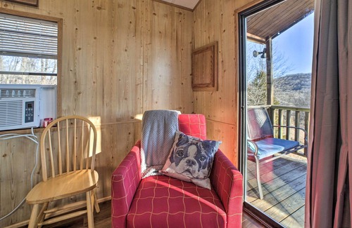 Oak Grove Cabin | Remote Cabin Getaway - Steps to Table Rock Lake!