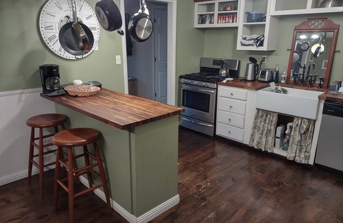 Deep Gap Cabin | Remote cabin with gorgeous view and sunsets, pets free, fast Wi-Fi!