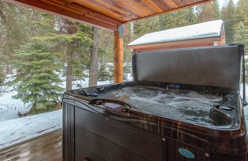 Tamarack Resort Cabin | REMOTE CABIN WITH HOT TUB AND MOVIE THEATER