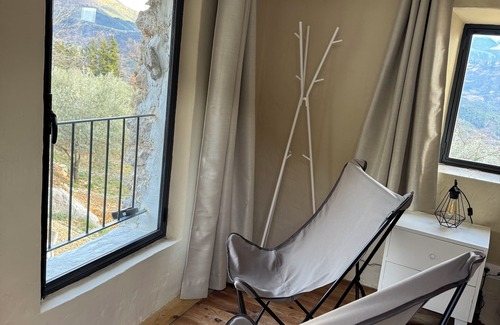 Buis-les-Baronnies Cabin | Remote cottage with valley views