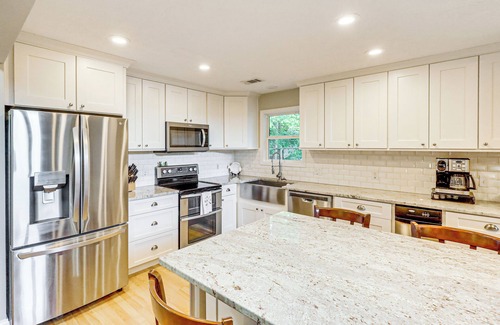Eatonton House | Remote Escape: Lake Home w/Dock in Sparta!