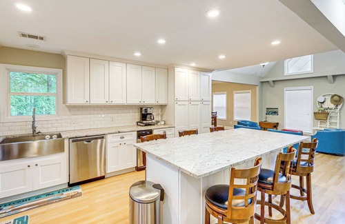 Eatonton House | Remote Escape: Lake Home w/Dock in Sparta!