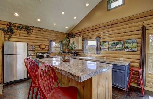 Hartsel Cabin | Remote Log Cabin Artist Retreat - comfort, serenity - spectacular views!
