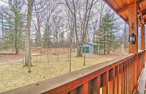 Pentwater House | Remote Pentwater Cabin in the Woods 5 Mi to Dtwn