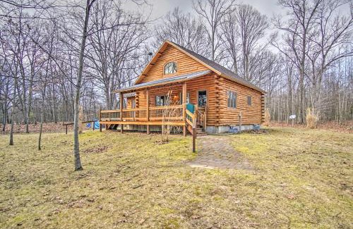 Pentwater House | Remote Pentwater Cabin in the Woods 5 Mi to Dtwn
