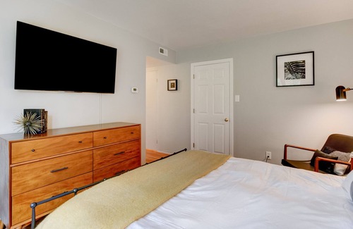 University City House | ✔Remote Work✔Self Check-In✔Streaming✔200Mbps