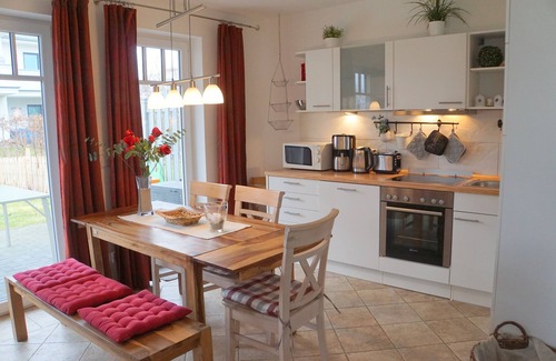 Boergerende-Rethwisch Apartment | Ren. Apartment on the ground floor, WiFi, close to the beach, partially fenced, children-u. tierfreundl.